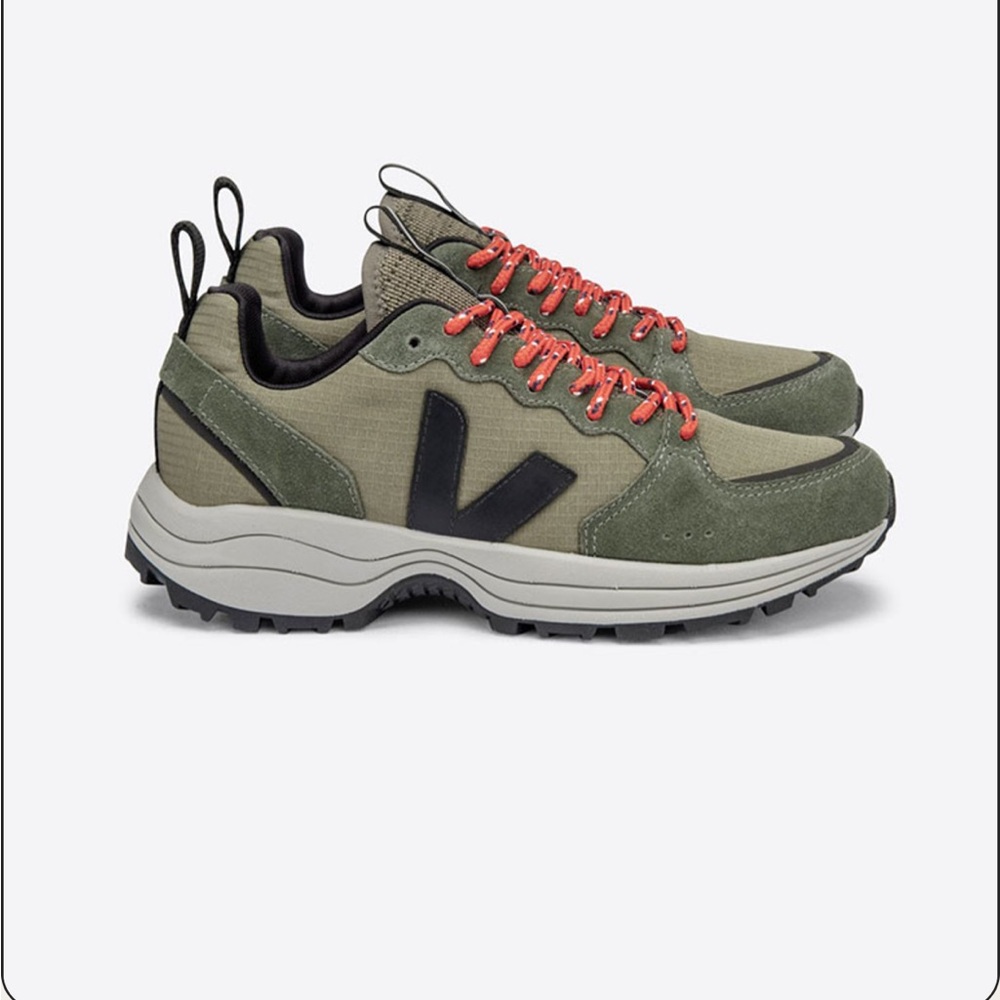 Veja Venturi Green and Black Sneakers